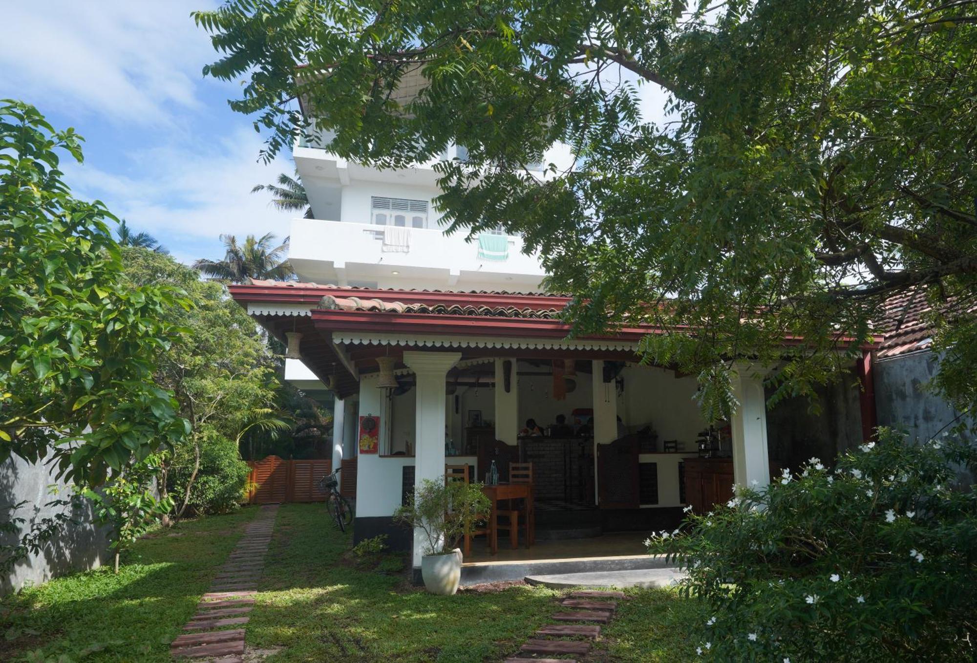 Bed and Breakfast Casa Tharin Madiha Matara Exterior foto