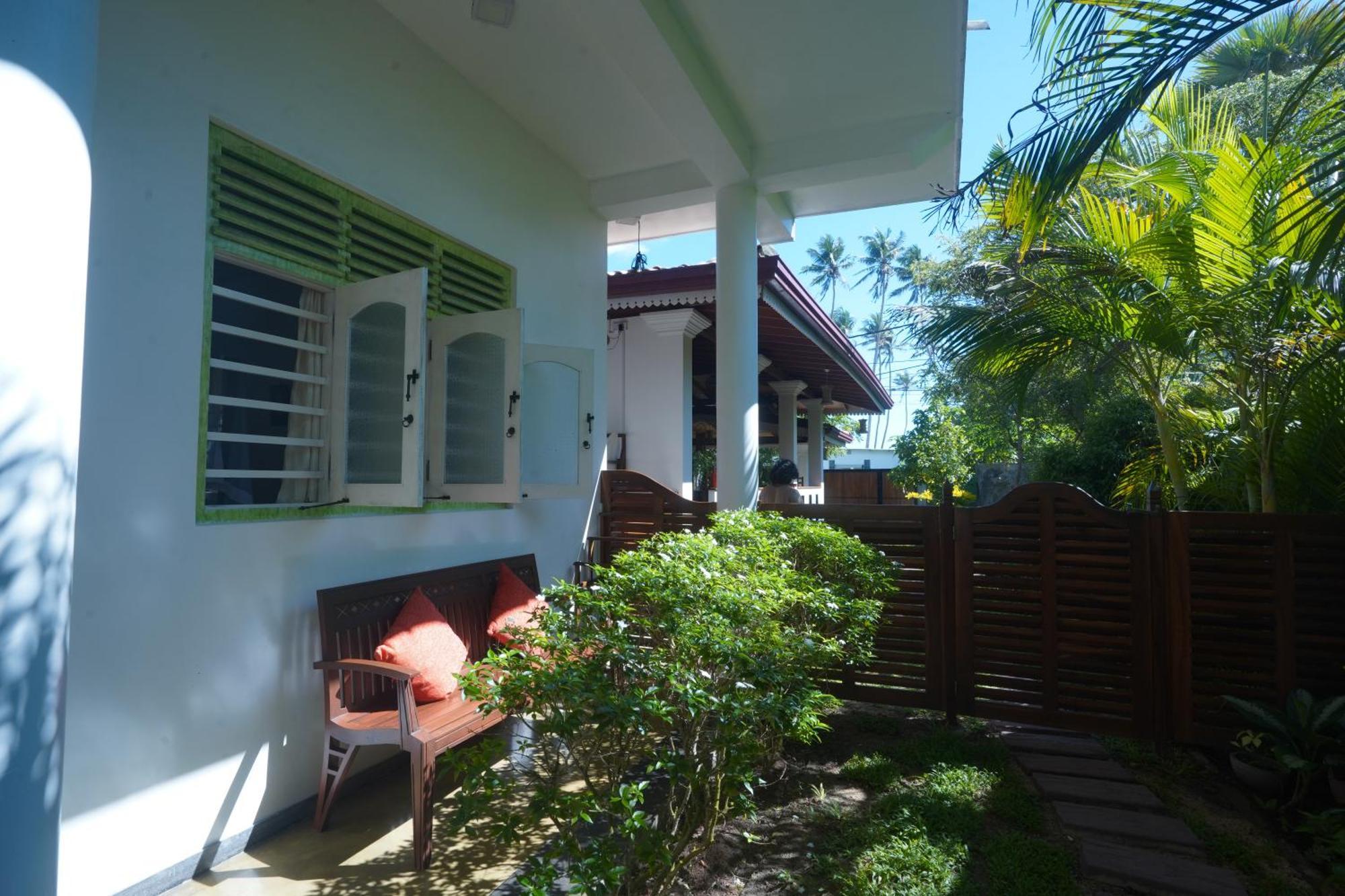 Bed and Breakfast Casa Tharin Madiha Matara Exterior foto